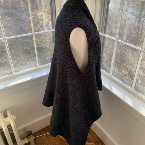 BCBGMAXAZRIA long open ribbed sleeveless wrap - Picture 4 of 7